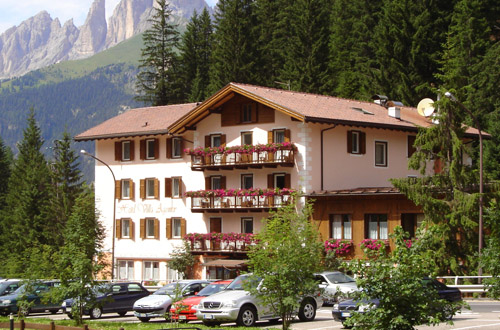 2 stars Hotels in Canazei (**) Penia di Canazei: Hotel Villa Agomer