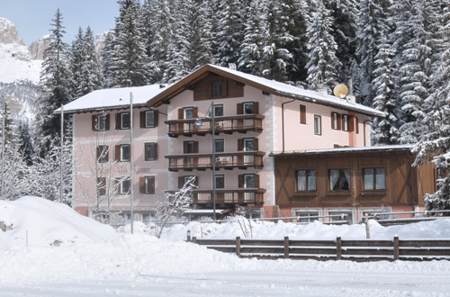 Hotel 2 stelle a Canazei (**) Penia di Canazei: Hotel Villa Agomer