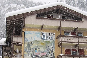 3 stars Hotels in Canazei (***) Canazei: Hotel Azola