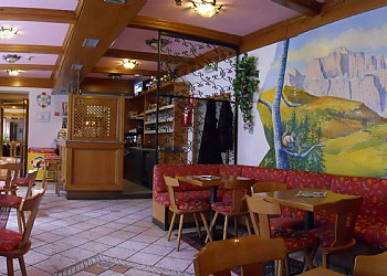 2 stars Hotels in Canazei (**) in Penia di Canazei. Bar