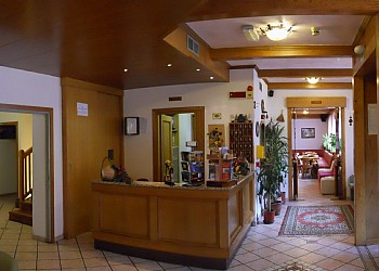 Hotel 2 stelle a Canazei (**) a Penia di Canazei. reception
