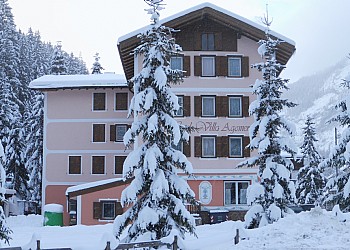 2 stars Hotels in Canazei (**) in Penia di Canazei. Panorama