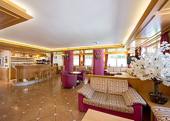 Hotel 3 stelle a Canazei (***) a Canazei. Hall e Bar