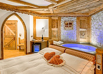 3 stars Hotels in Canazei (***) in Canazei. standard bathroom